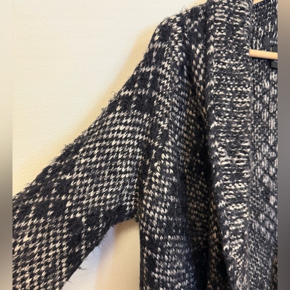 BCBGMaxAzria Gray & Black Geometric Boho Long Sleeve Cardigan Sweater Pockets L - Picture 3 of 12